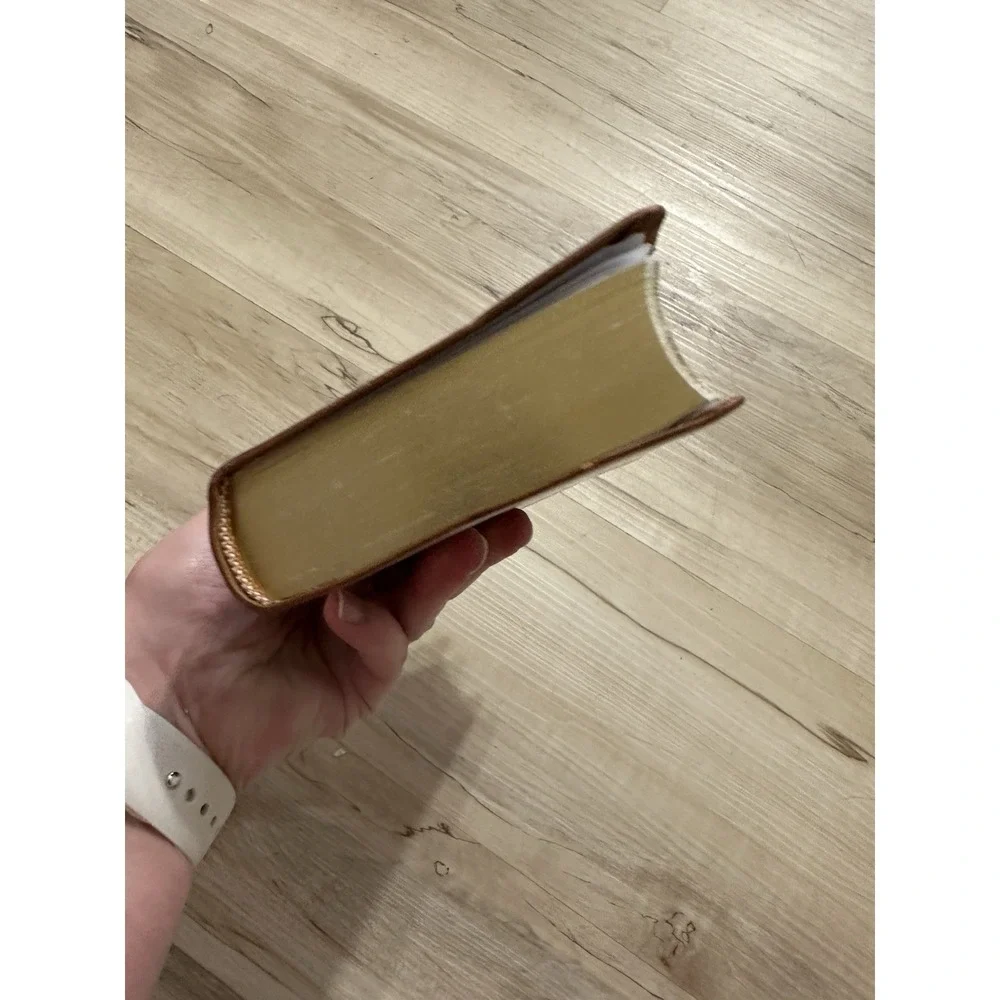 Zondervan NIV Trimline‎ Bible with a brown Italian Leather Duo-Tone cover